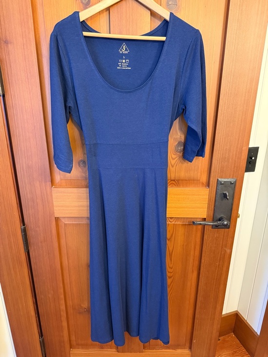Universal Standard Dresses & Skirts - New without tag unworn Navy Scoop-Neck Midi Dress with Three-Quarter Sleeves